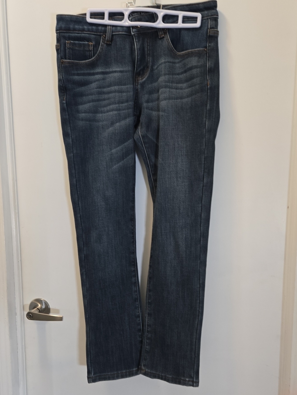 Women’s Straight Leg Fleece Lined Jeans in Dark Blue Wash Size 29x30